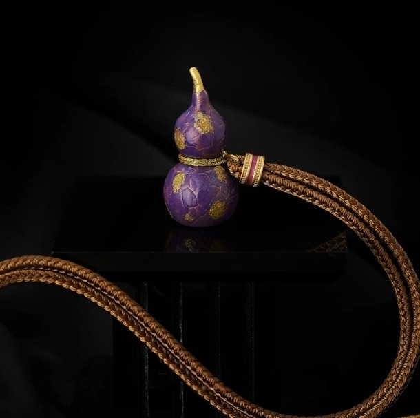 Lasting Love Hulu Necklace