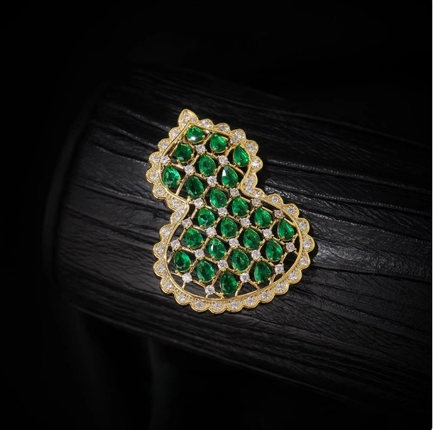 Hulu Prosperity Brooch